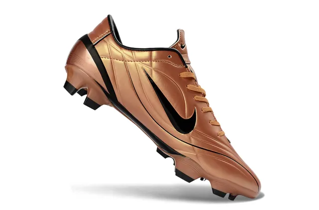 Nike 金黑金属铜 鞋面 绗缝 合成 构造 硬地 足球鞋 2