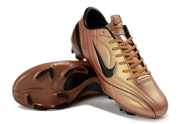 Nike 金黑金属铜 鞋面 绗缝 合成 构造 硬地 足球鞋 4