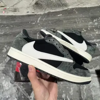 Nike Gris Noir Low-Top Suède et Maille Supérieure Lifestyle Sneakers
