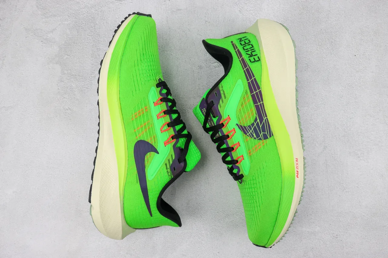 Nike Green Black इंजीनियर निट अपर फुल लेंथ ज़ूमएक्स फोम रनिंग शूज 2