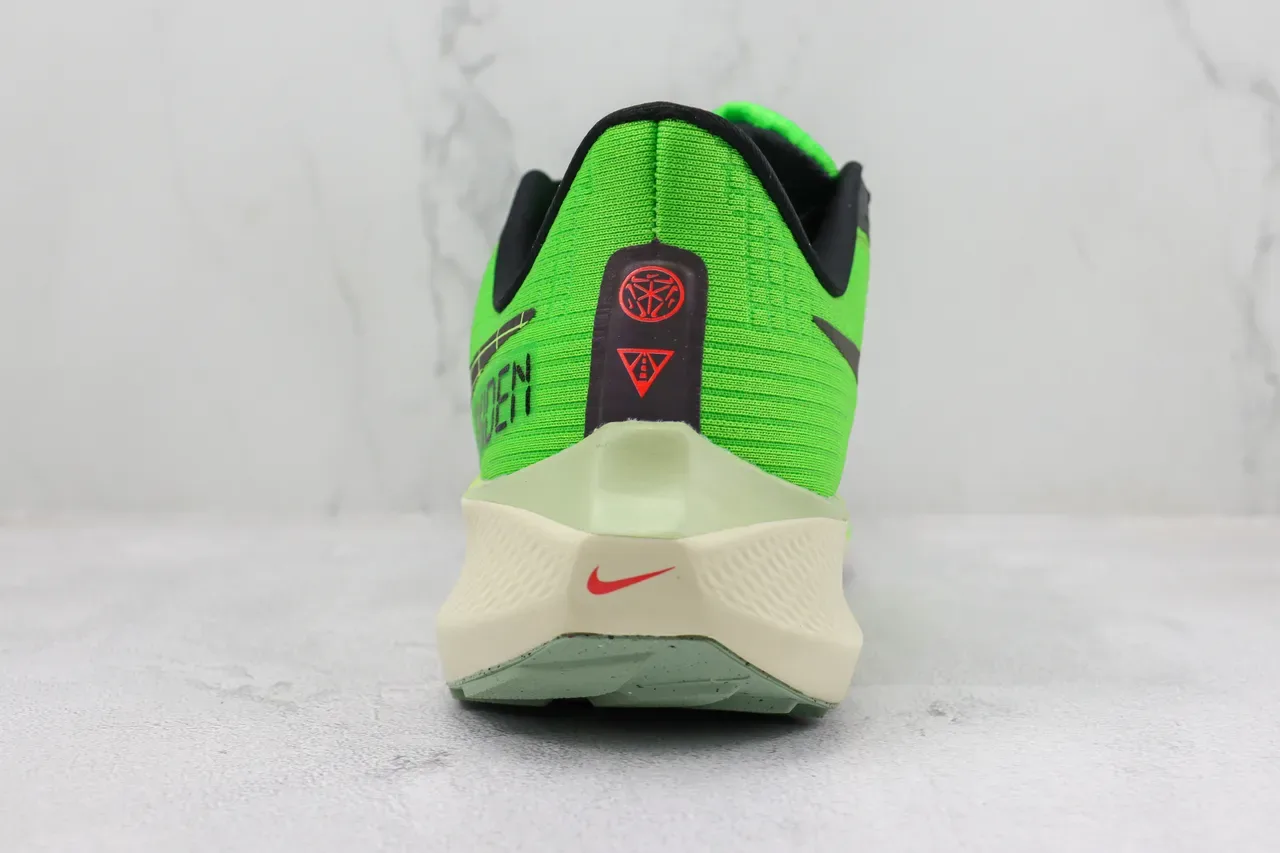 Nike Green Black इंजीनियर निट अपर फुल लेंथ ज़ूमएक्स फोम रनिंग शूज 9