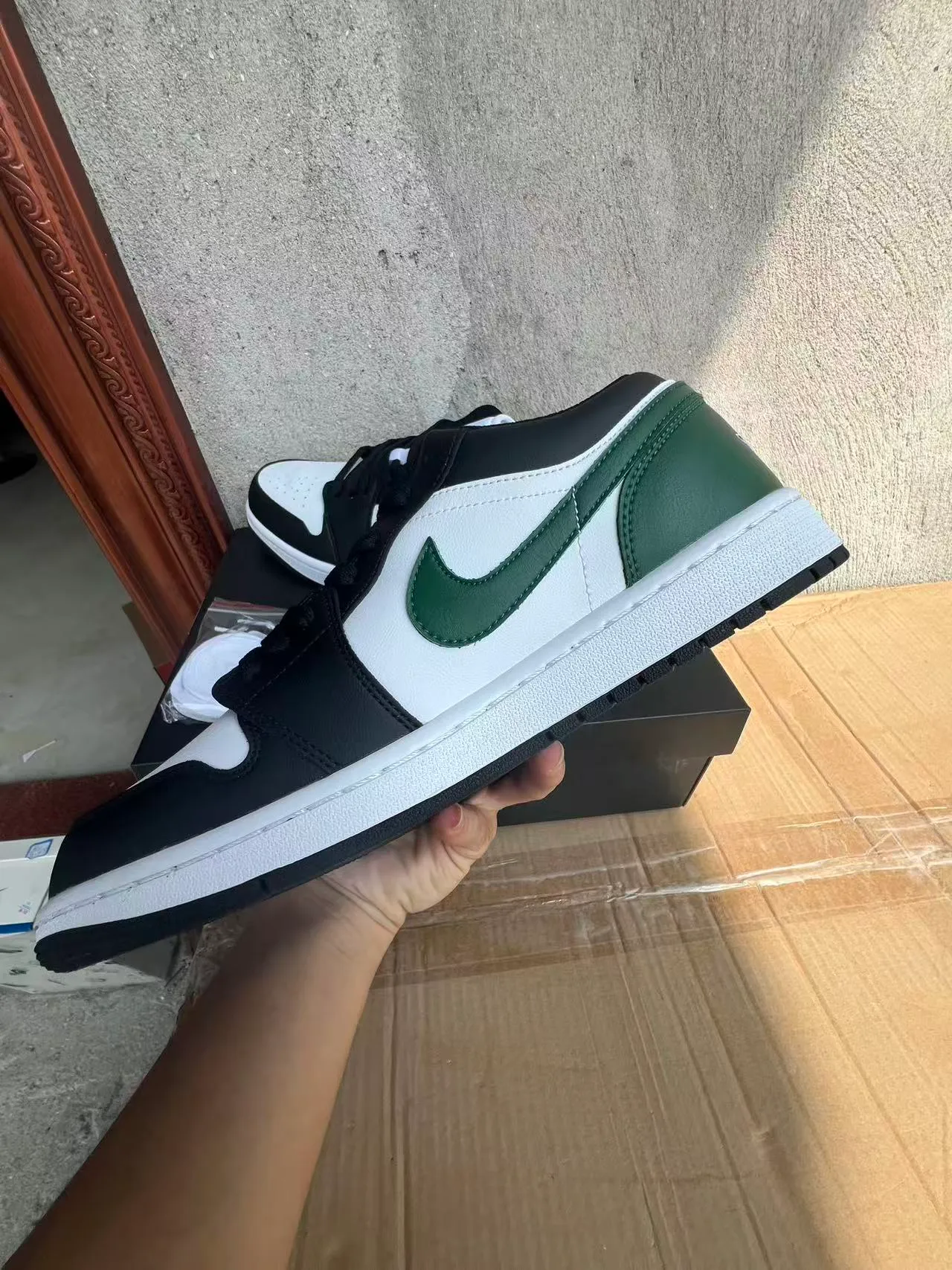 Nike Green Black Low-Top Leather-Panelled Lifestyle Sneakers 4