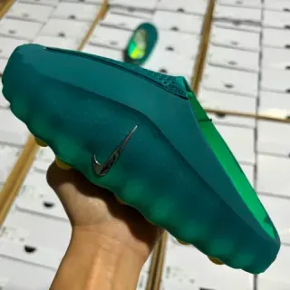 نايك أخضر أصفر سلايب أون سيلويت مثقب صينثيتيك أوبر سنيكرز
