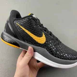 Nike Kobe 黑色 黄色 纹理鹅卵石鞋面 Bold Swoosh 篮球鞋