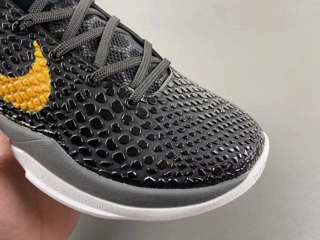 Nike Kobe Negro Amarillo Textura Pébble Parte Superior Bold Swoosh Zapatos de Baloncesto 19