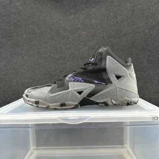 Nike LeBron 12 Gris carbone Noir Violet Chaussures de basketball