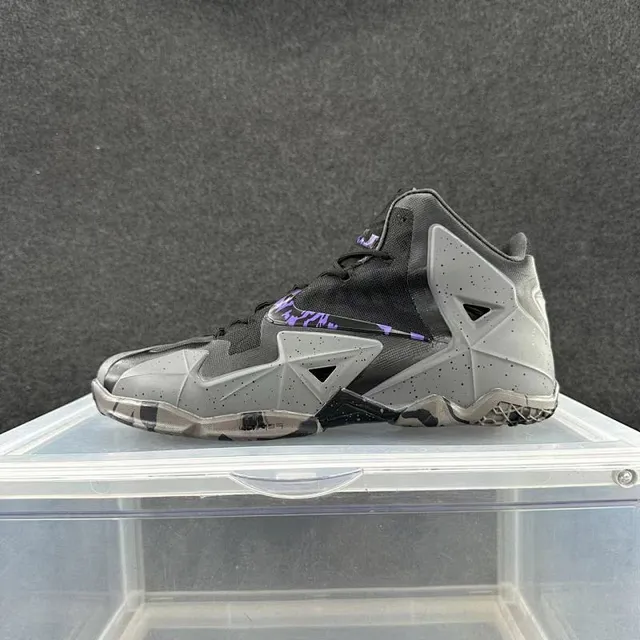 Nike LeBron 12 Cinza Carbônico Preto Roxo Tênis de Basquete 2