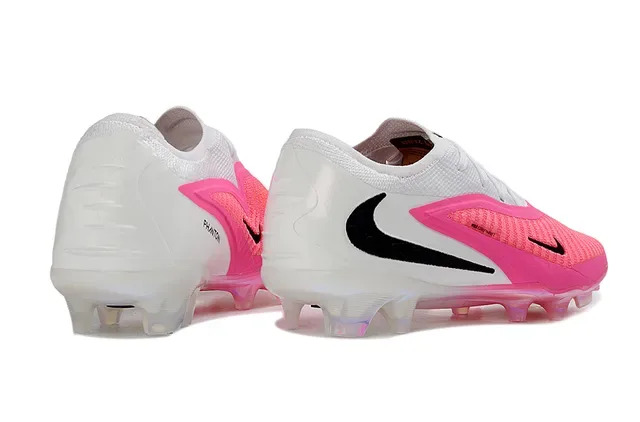 Nike Mercurial Chaussures de football blanc et rose avec upper en maille, bandeau du pied central avec côtes et crampons pour terrain ferme 2