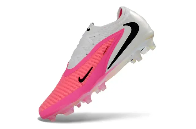 Nike Mercurial Chaussures de football blanc et rose avec upper en maille, bandeau du pied central avec côtes et crampons pour terrain ferme 3