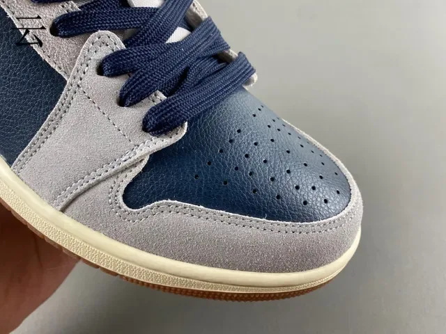 Nike Sneakers Lifestyle Navy Gray Patchwork Upper Denim-Textured Swoosh 2