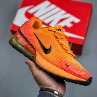 Tênis de corrida Nike Laranja Preto Superior de Malha Engenhada Visível Unidade Air Max de Comprimento Total