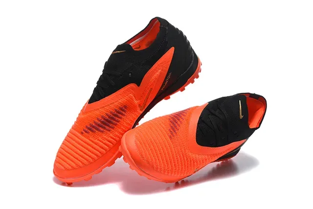 Nike Chaussures de Football Turf Orange et Noir Low-Cut Knit Upper Conical Studs 2