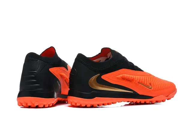 Nike Chaussures de Football Turf Orange et Noir Low-Cut Knit Upper Conical Studs 5