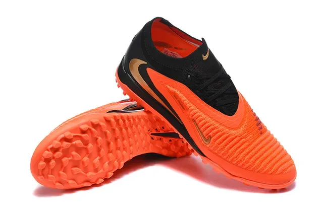 Nike Chaussures de Football Turf Orange et Noir Low-Cut Knit Upper Conical Studs 7