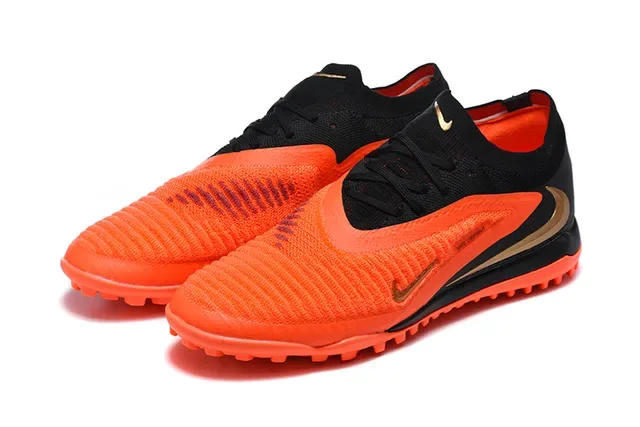 Nike Chaussures de Football Turf Orange et Noir Low-Cut Knit Upper Conical Studs 8