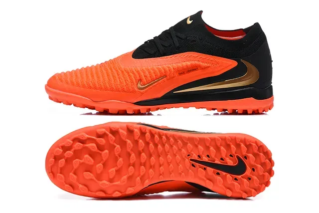 Nike Chaussures de Football Turf Orange et Noir Low-Cut Knit Upper Conical Studs 9