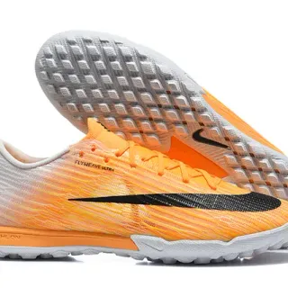 Nike Tênis de futebol laranja e branco com upper de malha gradient para turf