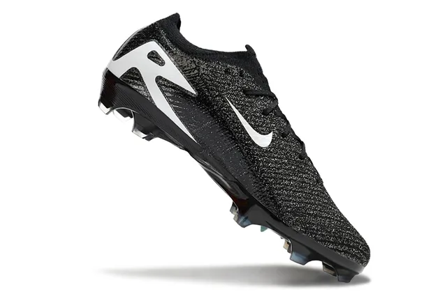 Nike Phantom GT 黑白 低帮 袜套领 醒目 Swoosh 钉地 足球鞋 2