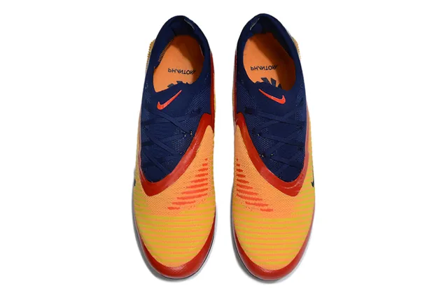 Nike Phantom GT Sapatos de futebol Navy Orange de corte baixo com upper de malha e cordões assimétricos para grama firme 2