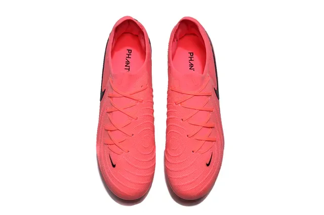 Nike Phantom GT Chaussures de football rose et noir avec upper en knit, col sock-fit, semelles firm-ground 2