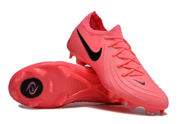 Nike Phantom GT Chaussures de football rose et noir avec upper en knit, col sock-fit, semelles firm-ground 3