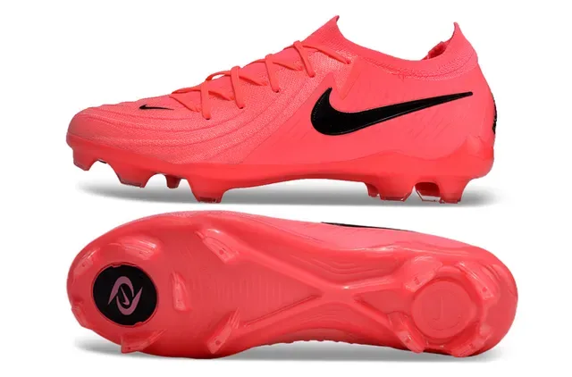 Nike Phantom GT Chaussures de football rose et noir avec upper en knit, col sock-fit, semelles firm-ground 5