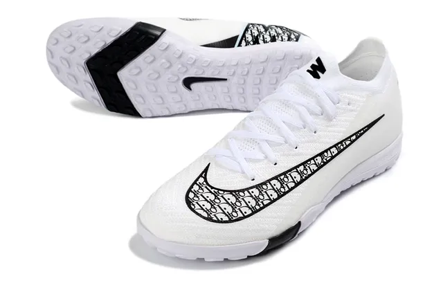 Nike Phantom GT Turf White Black avec motif Swoosh Turf Soccer Shoes 2