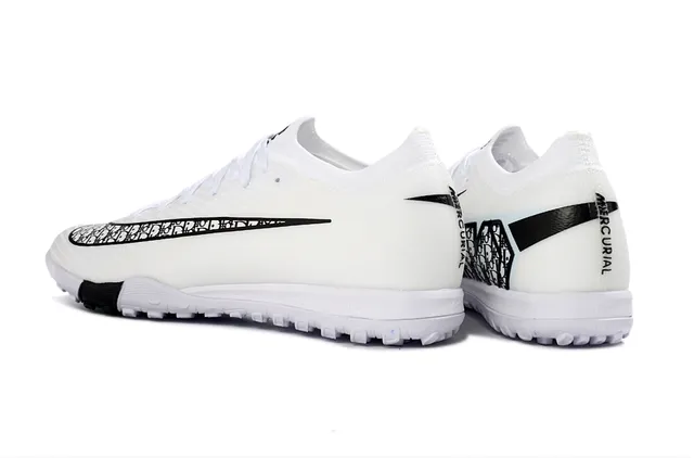 Nike Phantom GT Turf White Black avec motif Swoosh Turf Soccer Shoes 3