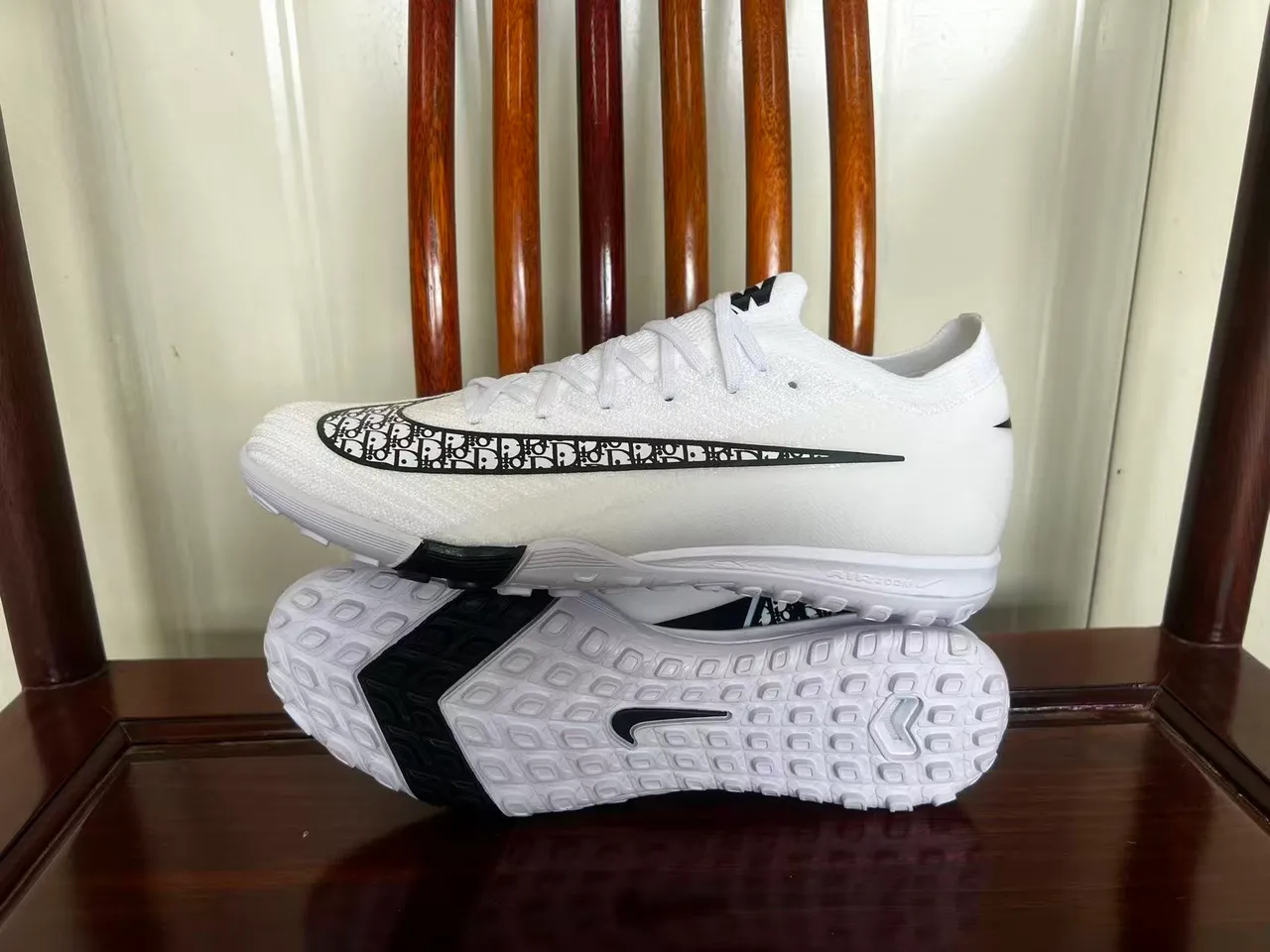 Nike Phantom GT Turf White Black avec motif Swoosh Turf Soccer Shoes 7