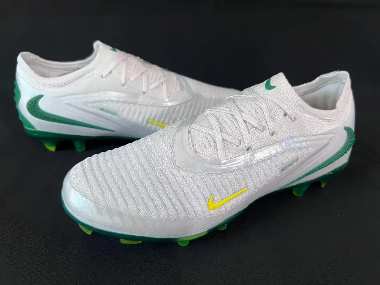 Nike Phantom GT Zapatos de Fútbol Blanco Verde Amarillo Iridiscente Firm Ground 12