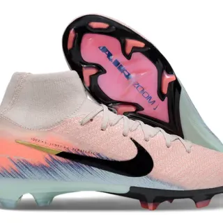 Nike Rose Beige Chaussures de soccer à col de chaussette intégré en haut tricot, pour terrain ferme