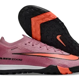 Nike Tênis de futebol com upper de malha rosa e laranja, silhueta low-cut para turf