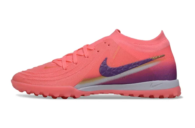 Nike Sapatos de futebol para grama com upper de malha rosa roxa, overlay de Swoosh facetado 7