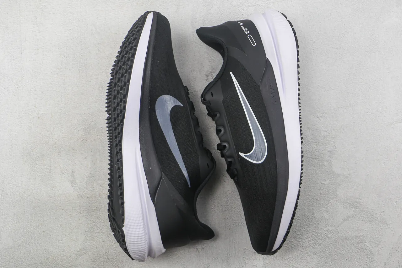 Nike Running Shoe Black and White Running Shoes 2