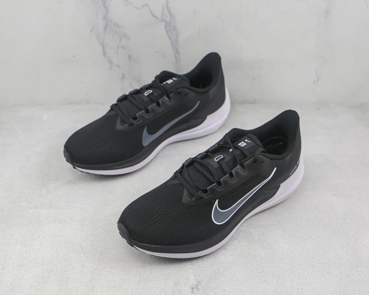 Nike Running Shoe Black and White Running Shoes 4