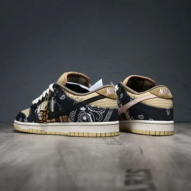 Nike SB Dunk Low Bandana Print Skateboard Shoes 3