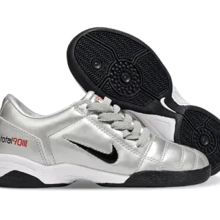 Nike Total 90 III أحذية كرة القدم الداخلية لون فضي معدني أسود