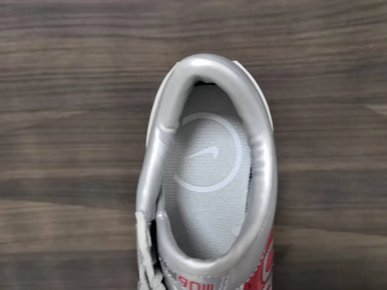 Nike Total 90 III أحذية كرة القدم الداخلية لون فضي معدني أسود 7