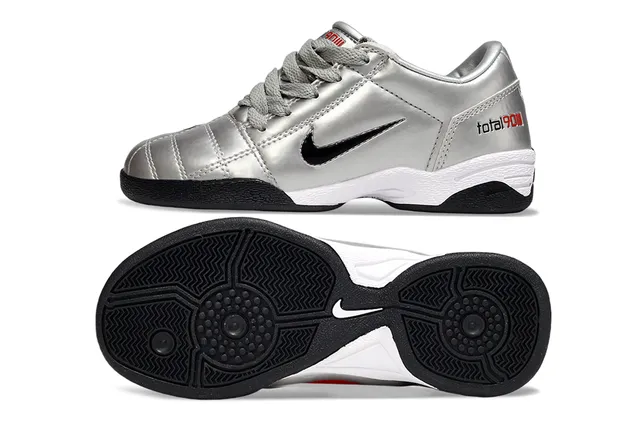 Nike Total 90 III أحذية كرة القدم الداخلية لون فضي معدني أسود 11