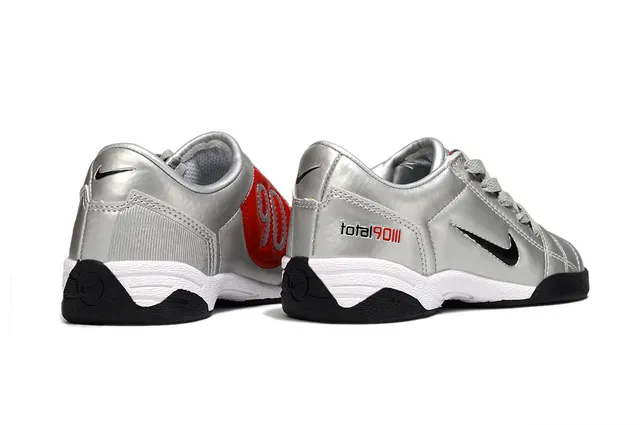 Nike Total 90 III أحذية كرة القدم الداخلية لون فضي معدني أسود 14