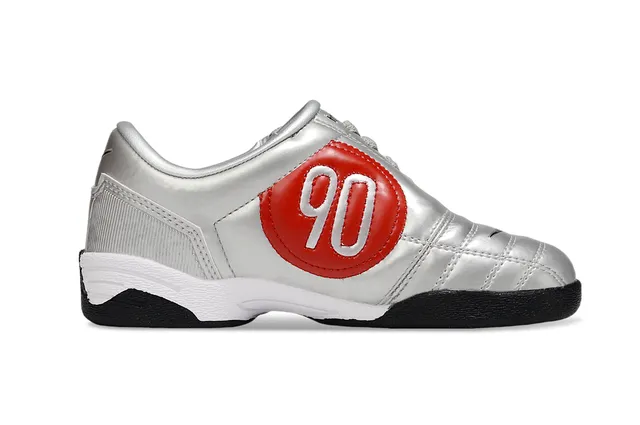 Nike Total 90 III أحذية كرة القدم الداخلية لون فضي معدني أسود 15