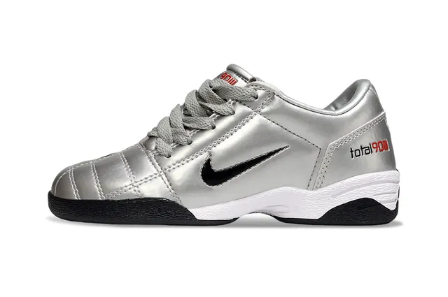 Nike Total 90 III أحذية كرة القدم الداخلية لون فضي معدني أسود 16