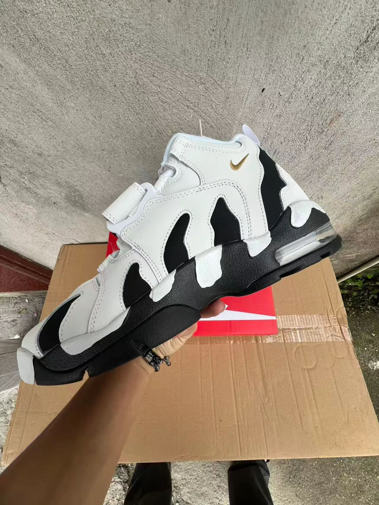 Nike White Black High-Top Wave-Pattern Overlays Basketball Shoes 5