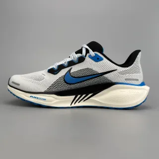 Nike Chaussures de running blanches et bleues avec upper en mesh ingénierie overlays synthétiques noirs