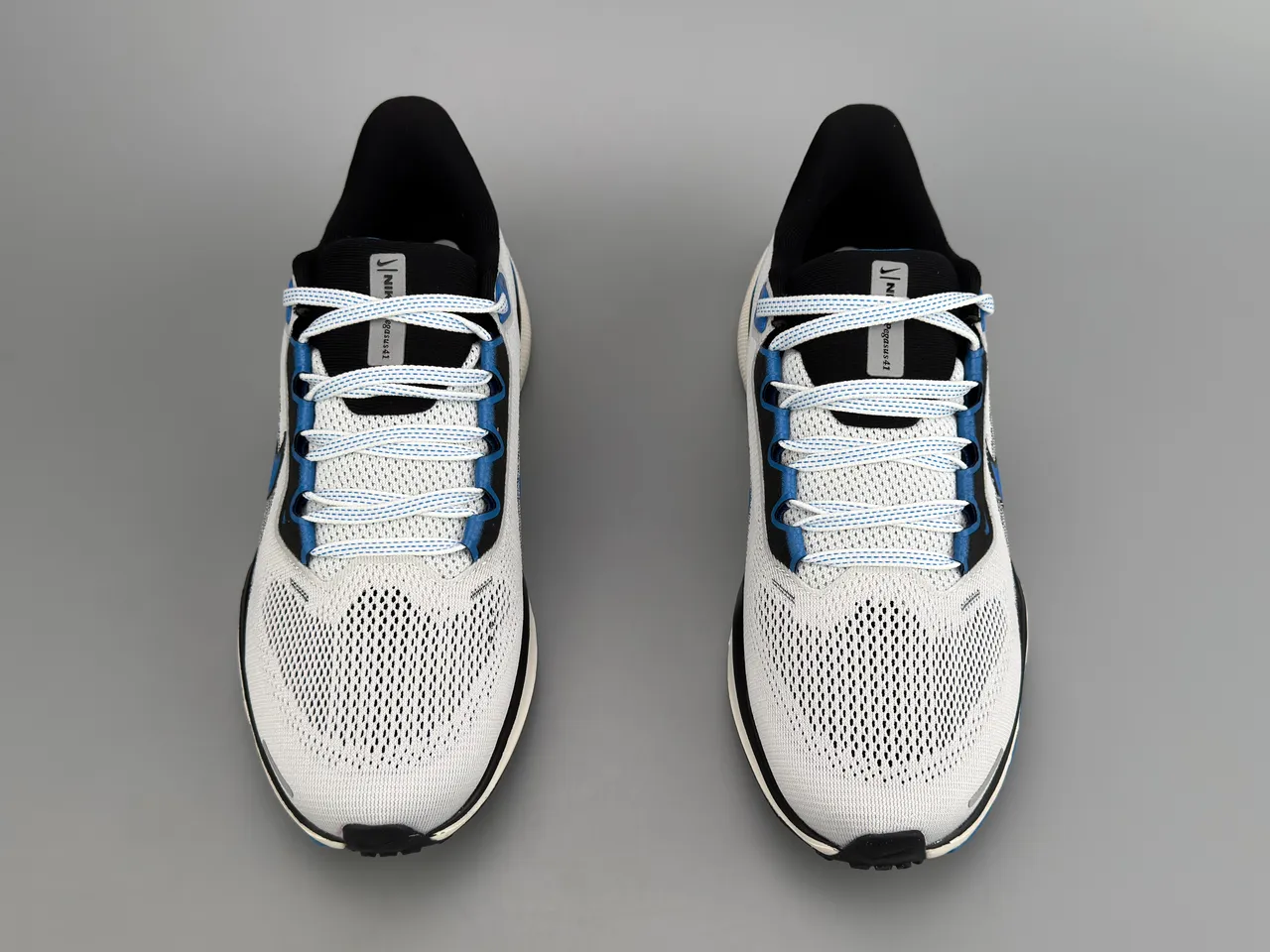 Nike White Blue Engineered Mesh Upper Black Synthetic Overlays Running Shoes 7
