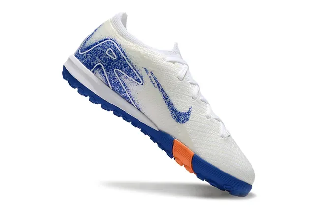 Nike أبيض أزرق Knit Upper Graphic Overlay Turf أحذية كرة القدم 2