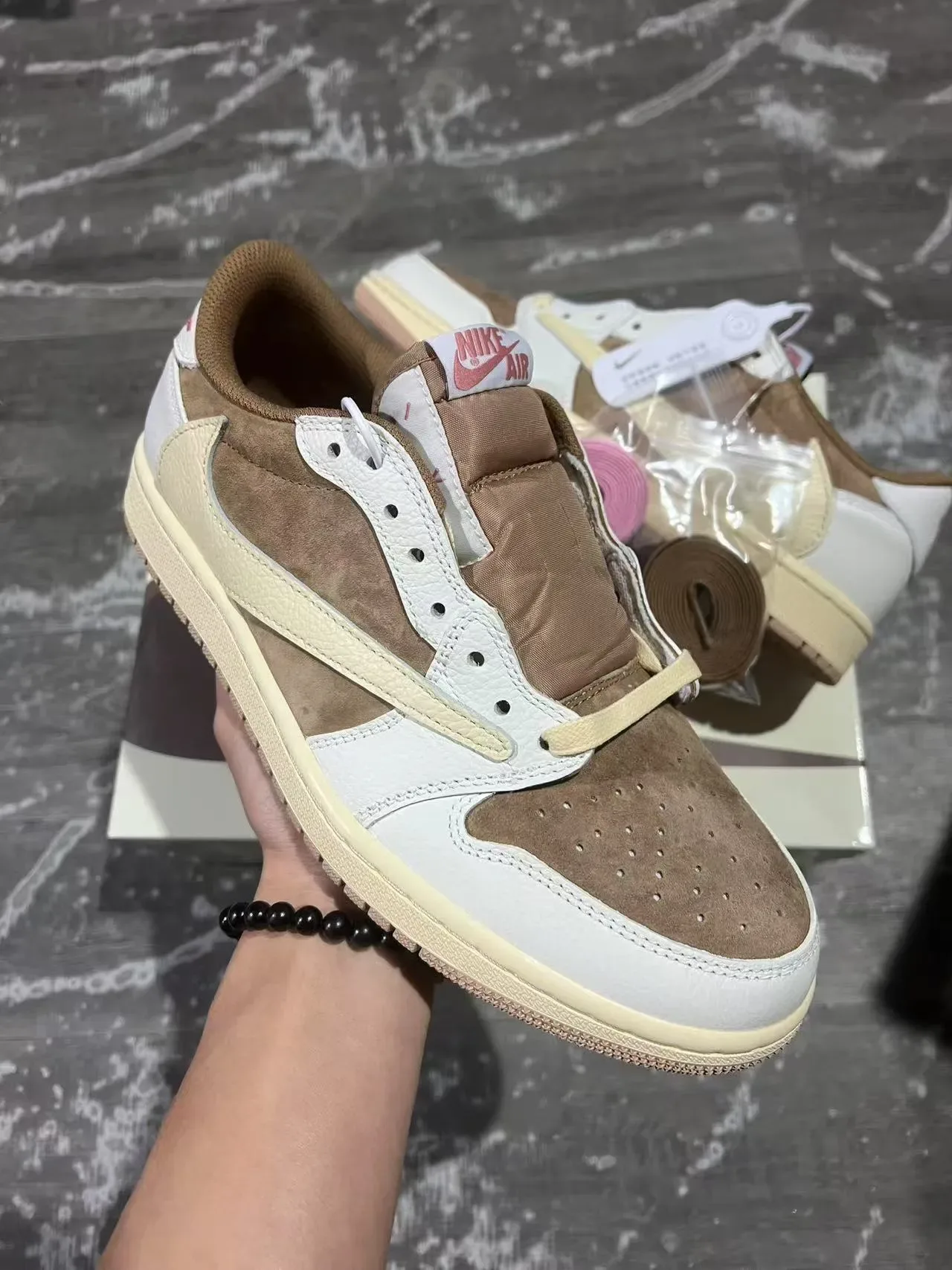Nike Sneakers Lifestyle Blanches et Marron Basses en Matériau Mixte 2