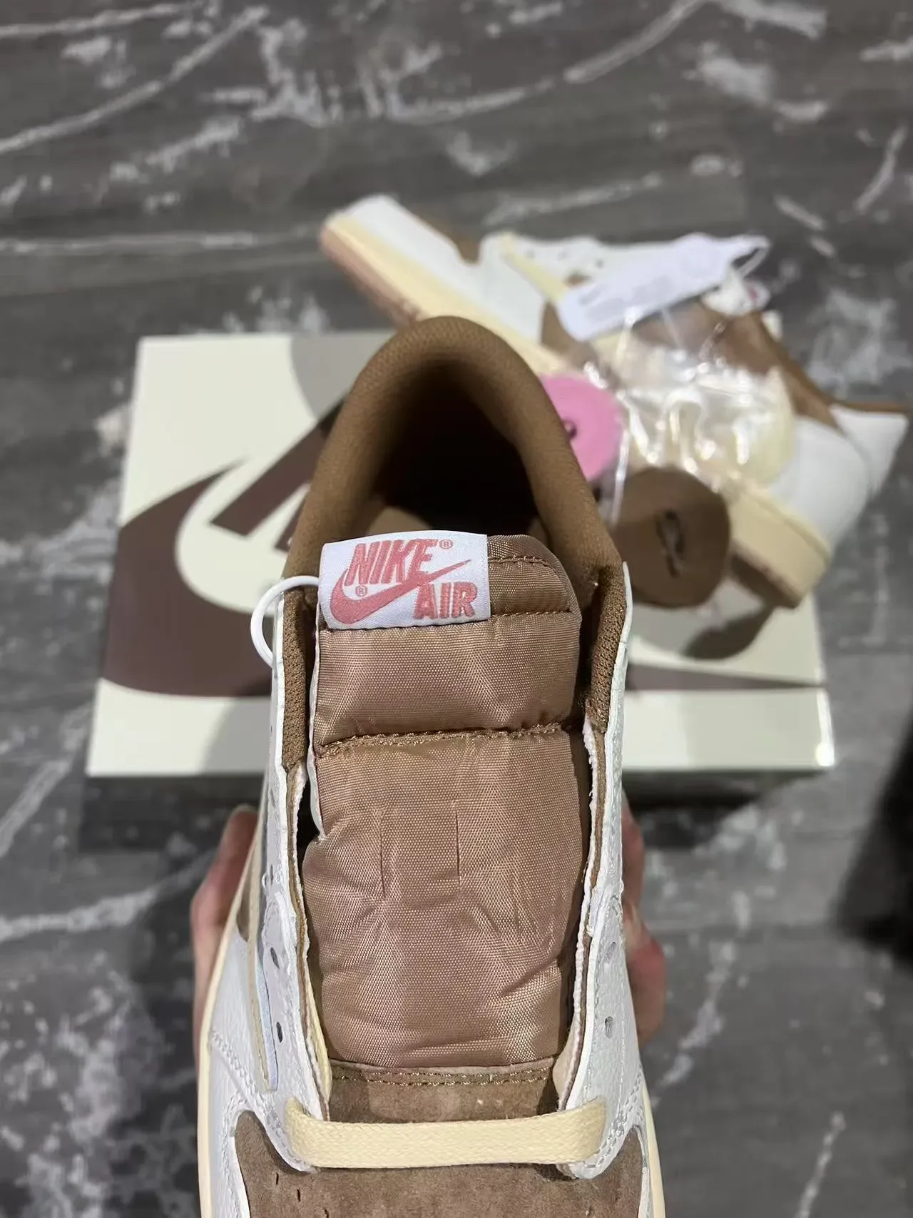 Nike Sneakers Lifestyle Blanches et Marron Basses en Matériau Mixte 4