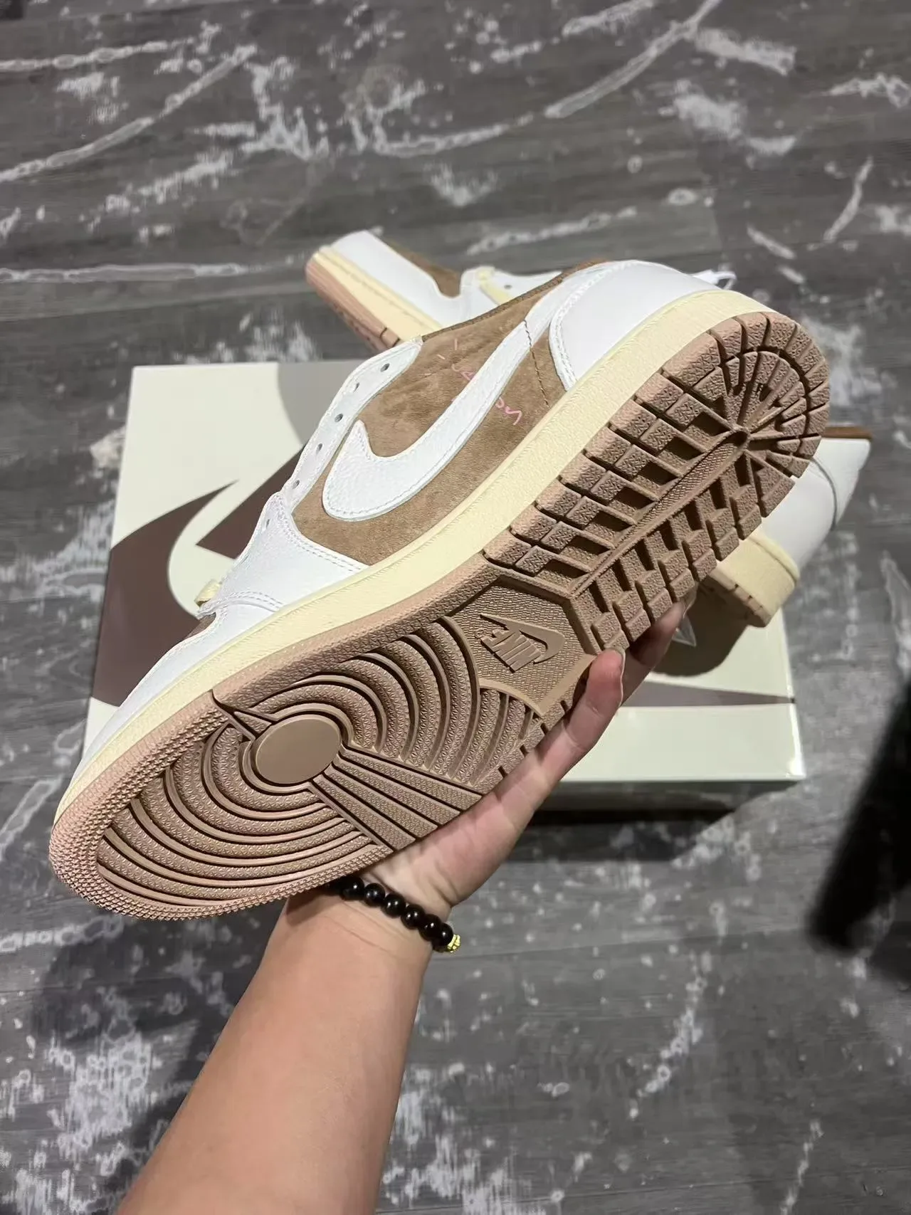 Nike Sneakers Lifestyle Blanches et Marron Basses en Matériau Mixte 6