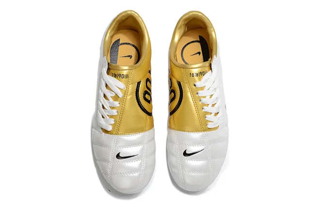 Nike সাদা সোনা কুইল্টেড সিন্থেটিক আপার লো-কাট সিলুয়েট ফার্ম-গ্রাউন্ড সকার শোজ 2